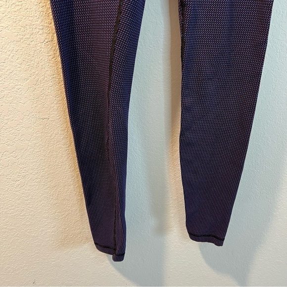 Women’s Lululemon purple athletic full length leggings size 8 - Picture 3 of 7